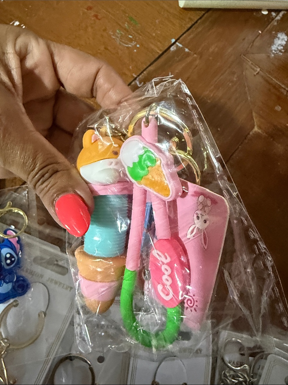 Keychain bundle- Gold & Multicolor - Picture 7 of 8